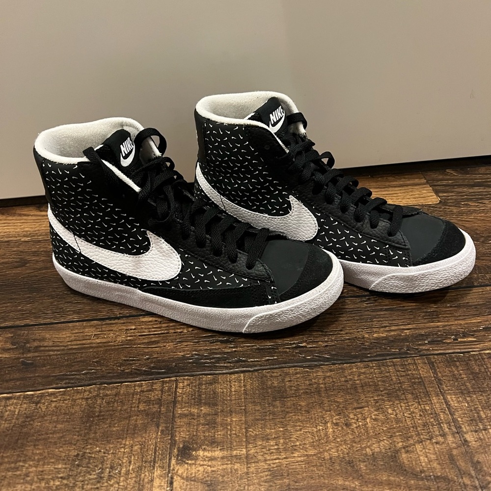 Black nike blazers